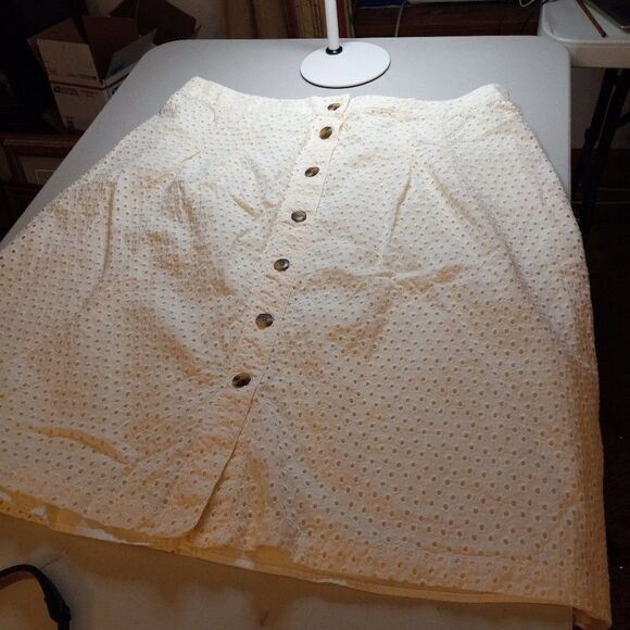 EVRI Cream colored Eyelet Skirt - Picture 1 of 6